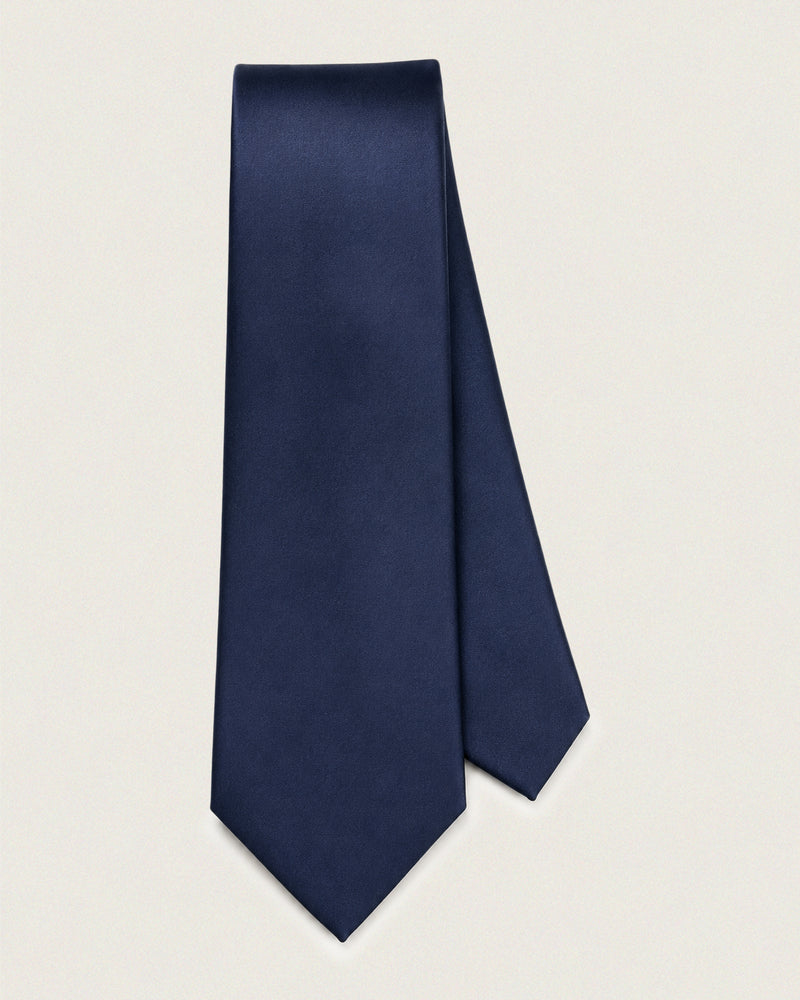 Silk necktie
