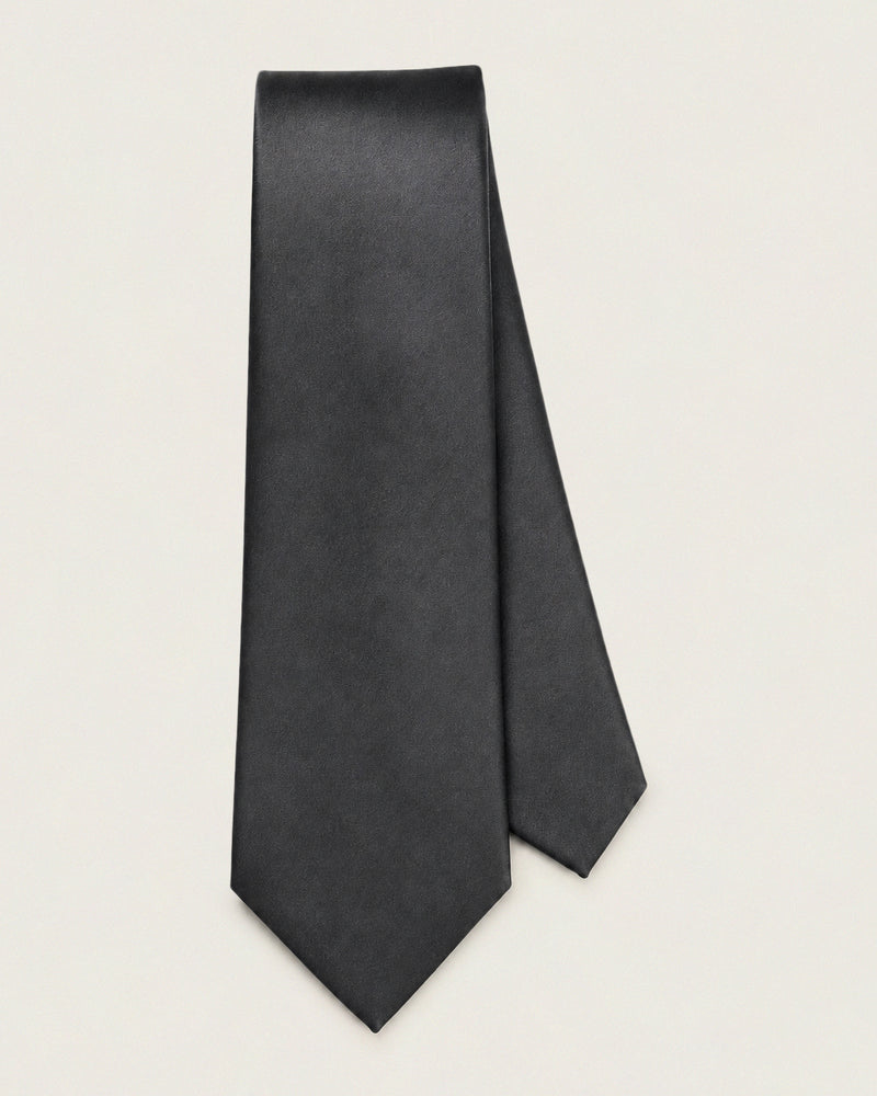 Silk necktie