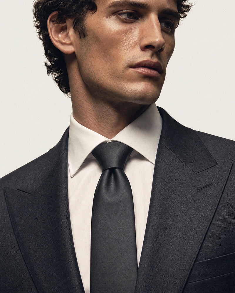 Silk necktie