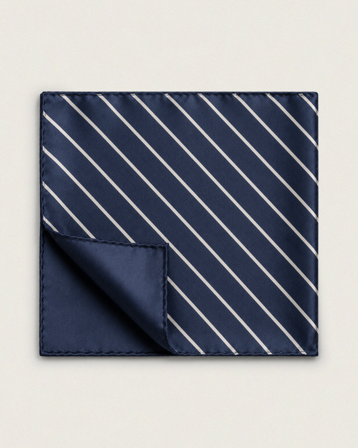 Silk pocket square with pattern